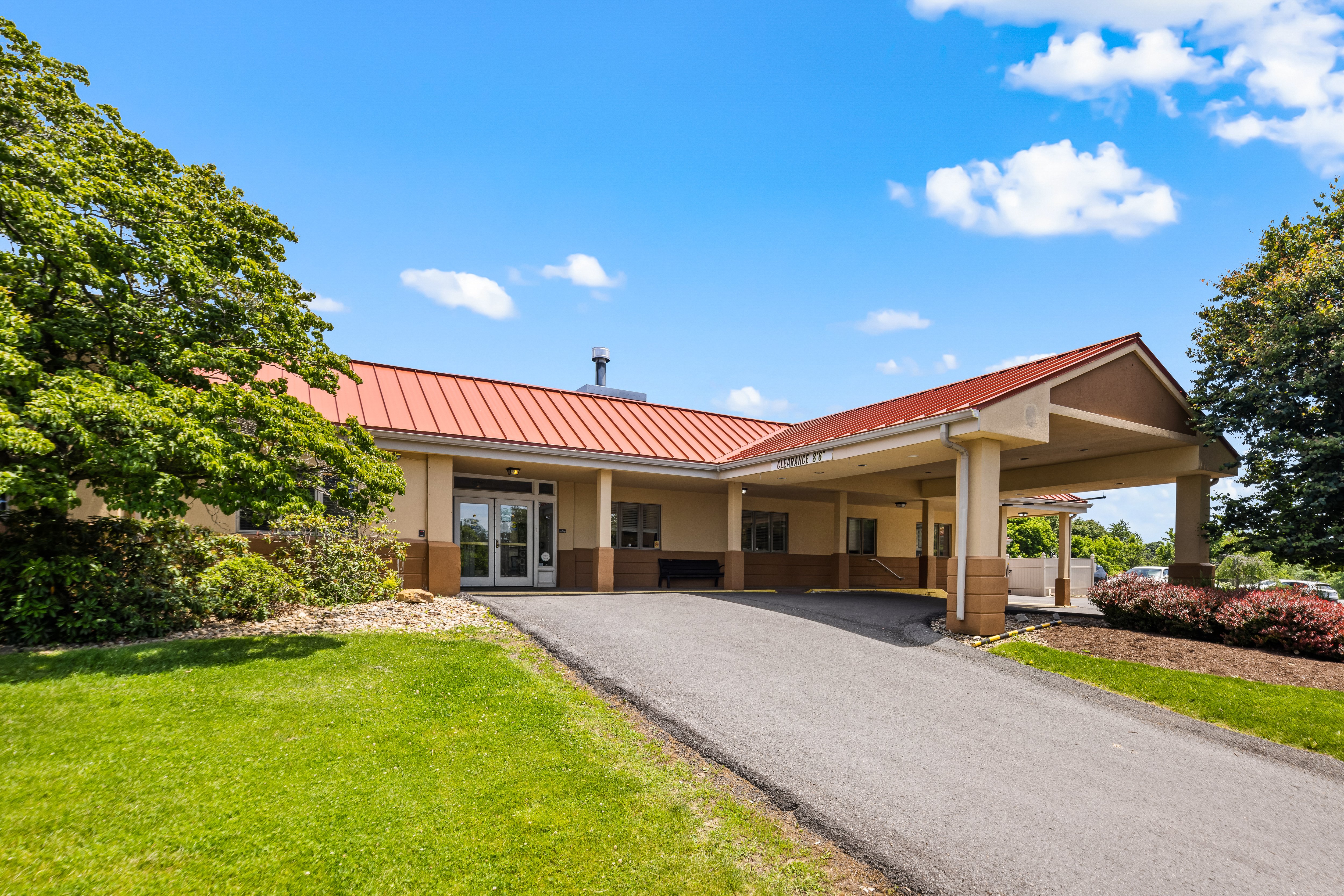 Overlook Green Exterior (01)
